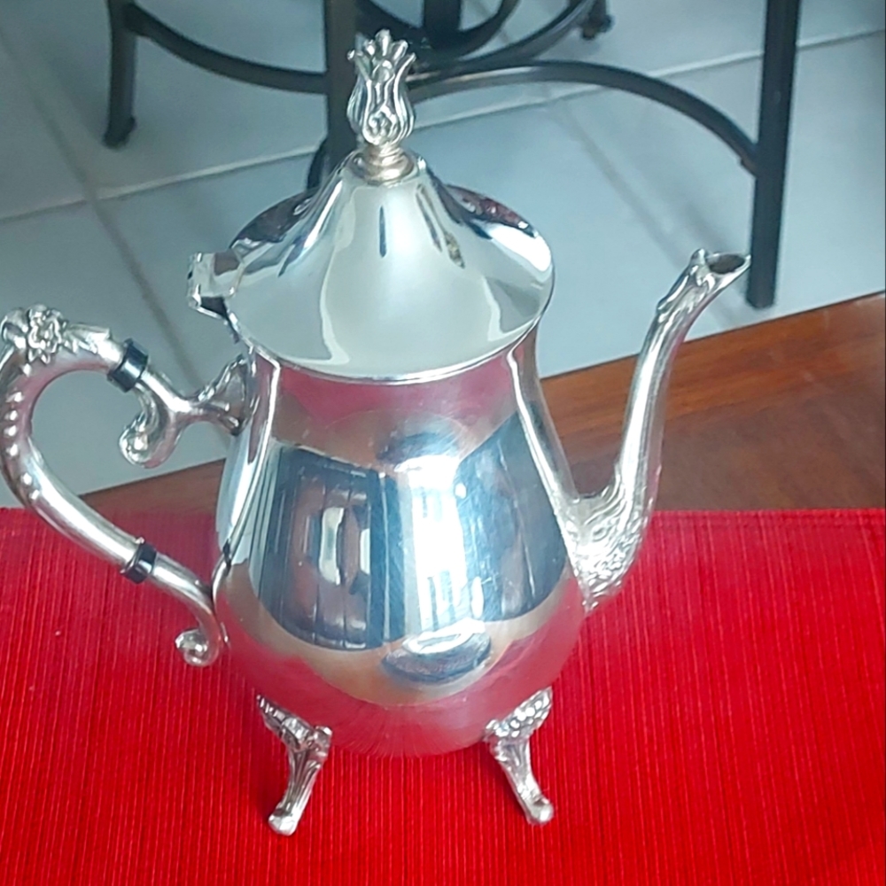 Vintage Oneida Tea Pot Silver  Plated USA OL W/Att. Lid